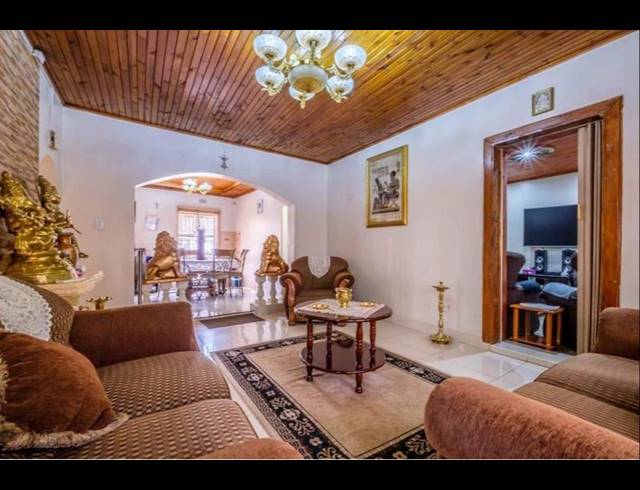 5 BEDROOM HOUSE FOR SALE IN LENASIA SOUTH